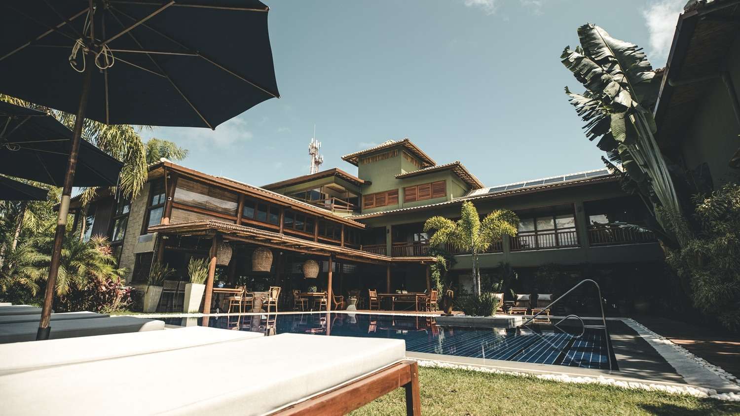 Refúgio da Vila renasce: Retrofit e menu premiado elevam pousada na Bahia para o verão.