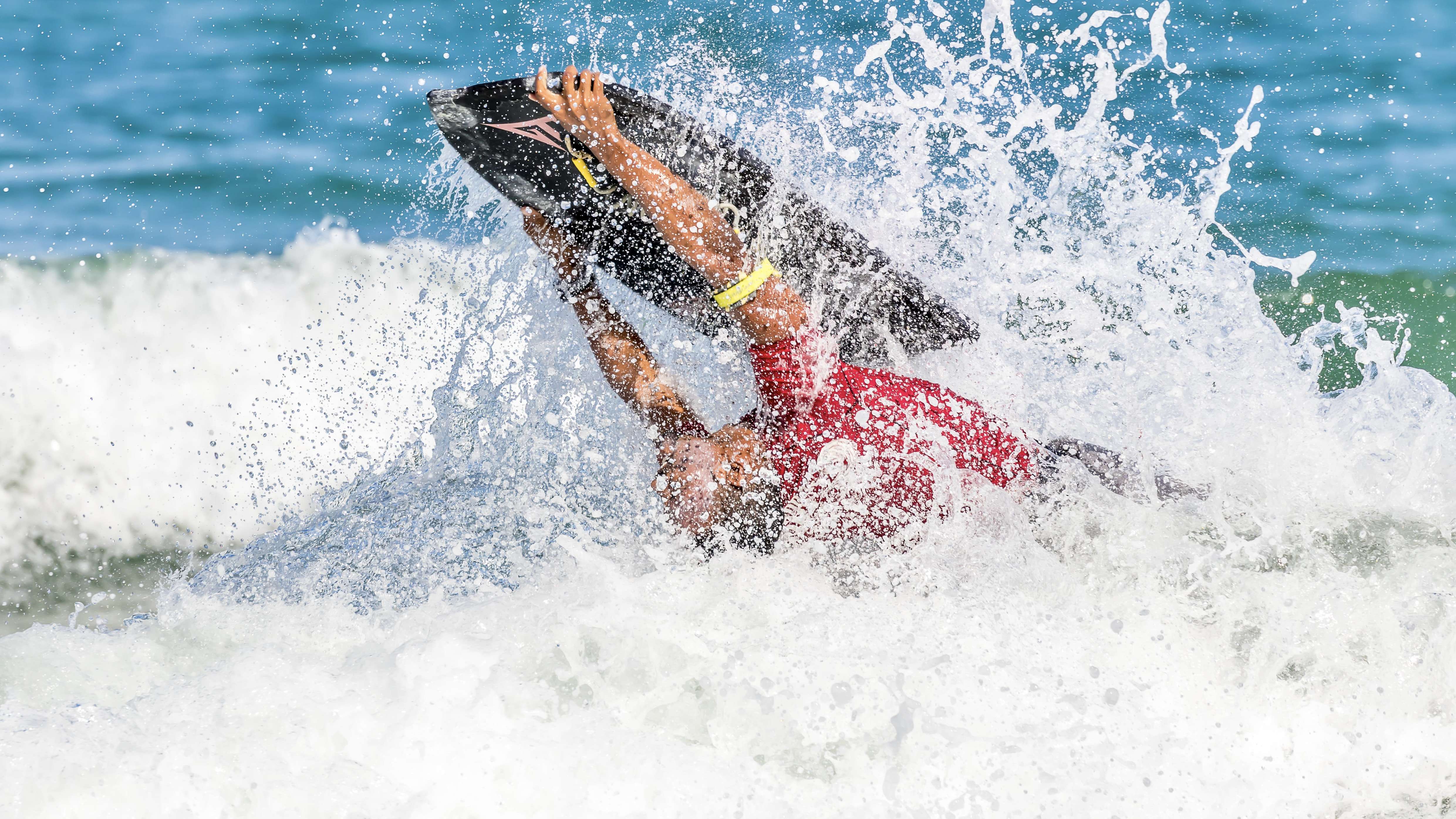 Circuito baiano de Surf encerra 2023 com ondas e emoções na praia do Itacarezinho