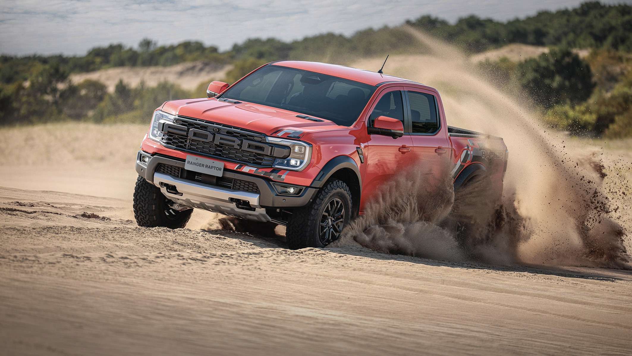 Ford revoluciona o mercado com o lançamento da ranger raptor: a picape mais rápida e capaz em qualquer terreno.
