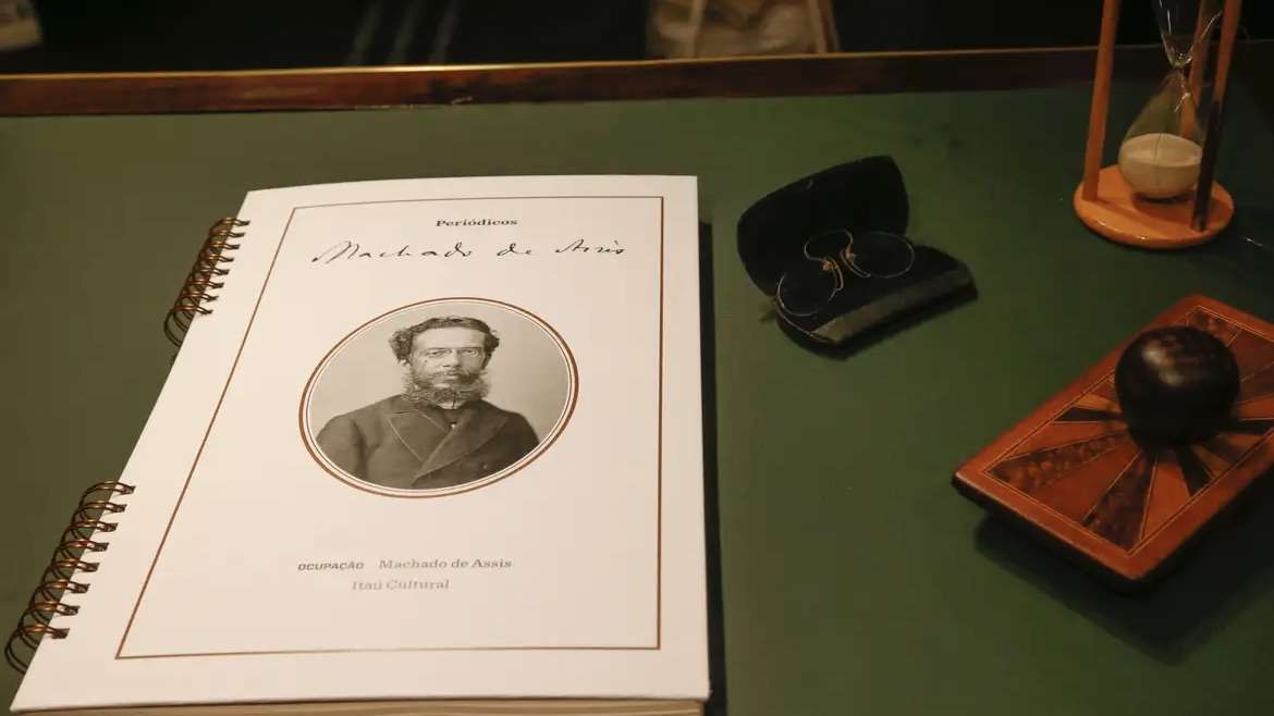 Itaú Cultural destaca história de Machado de Assis por meio de manuscritos e edições originais