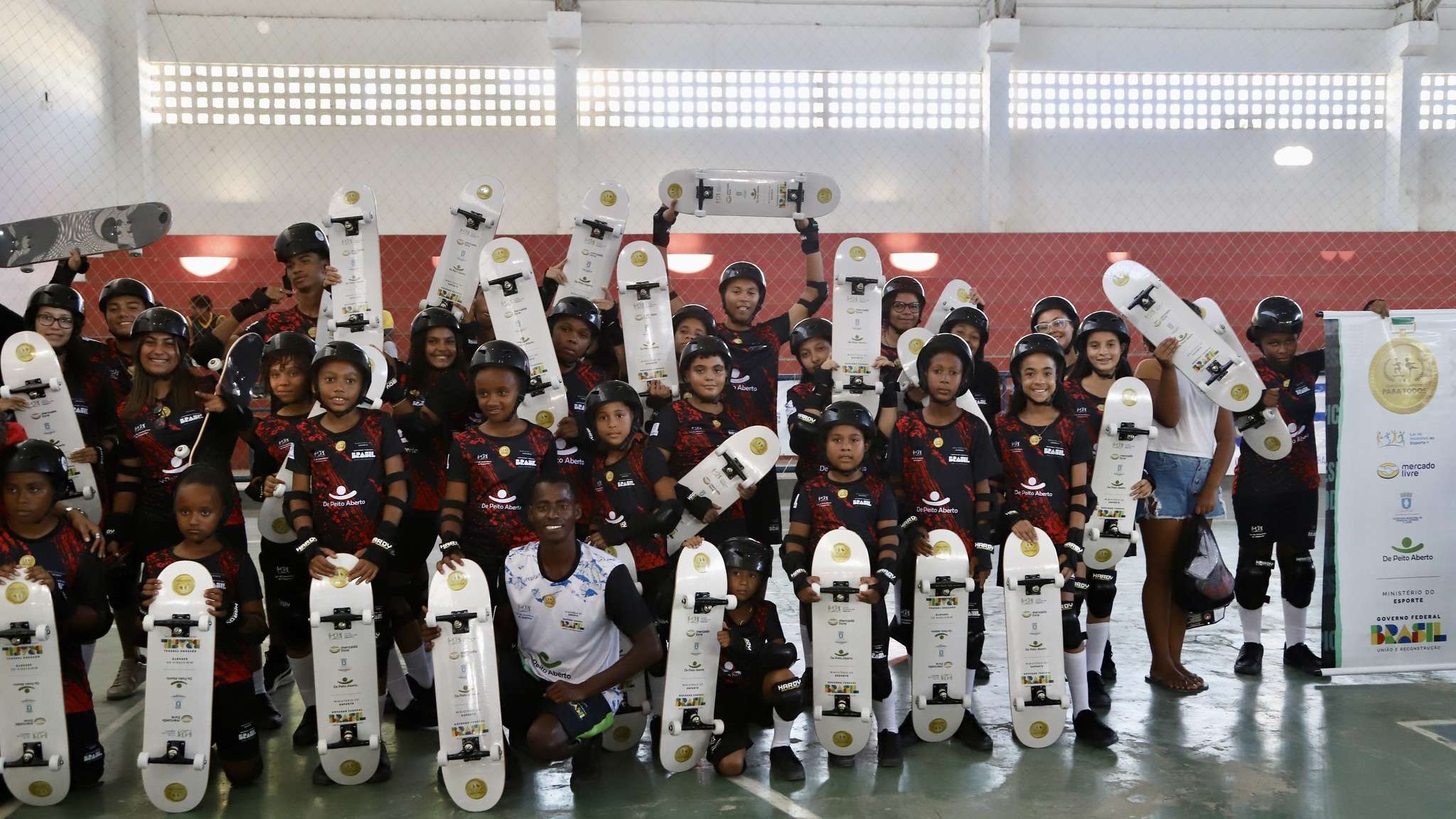 Em Lauro de Freitas, projeto “Esportes Olímpicos para Todos” Dá início às aulas de skate para estudantes