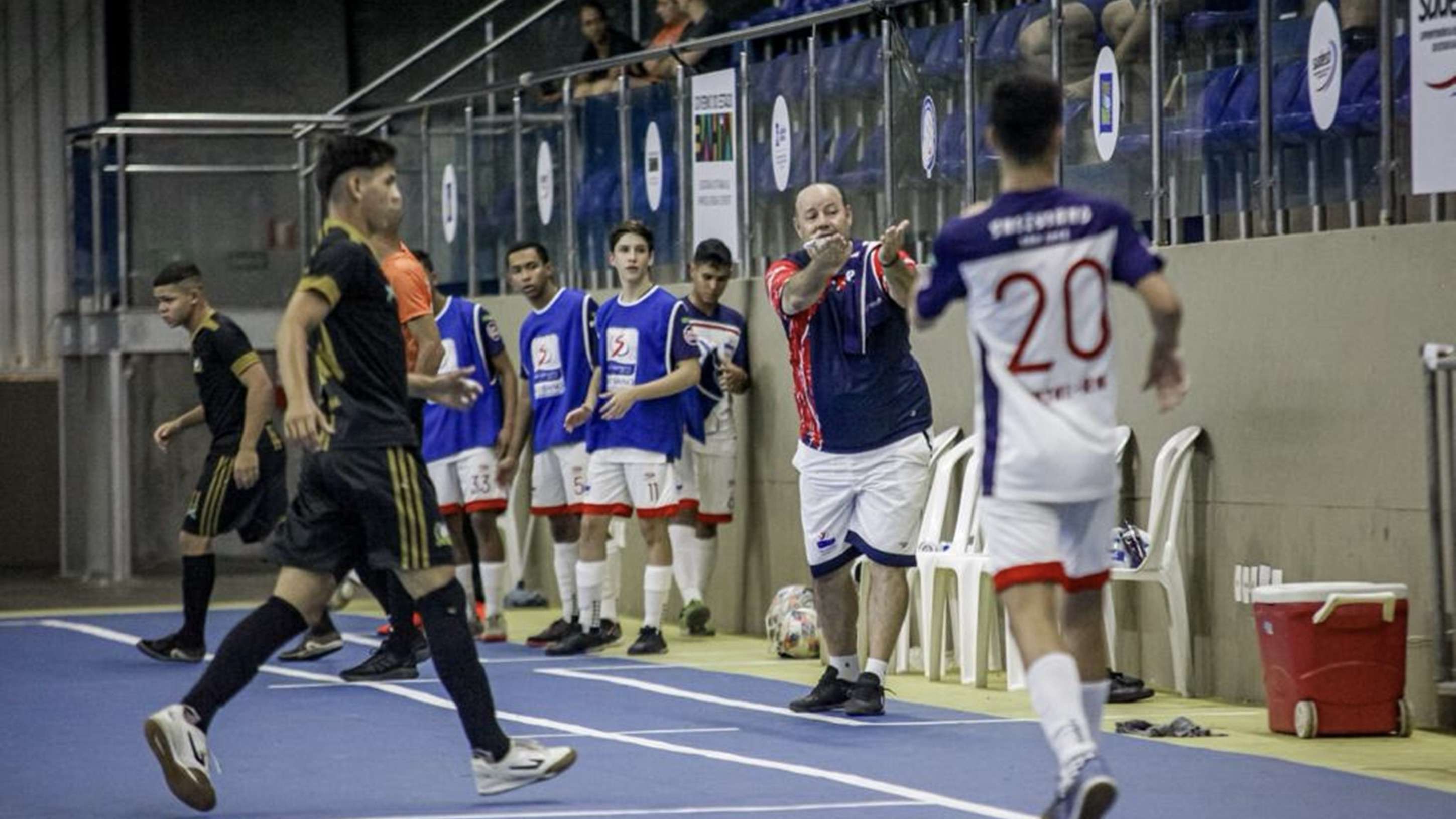 Goleadas marcam o início do Campeonato Brasileiro de Futsal Escolar Sub-17 em Salvador