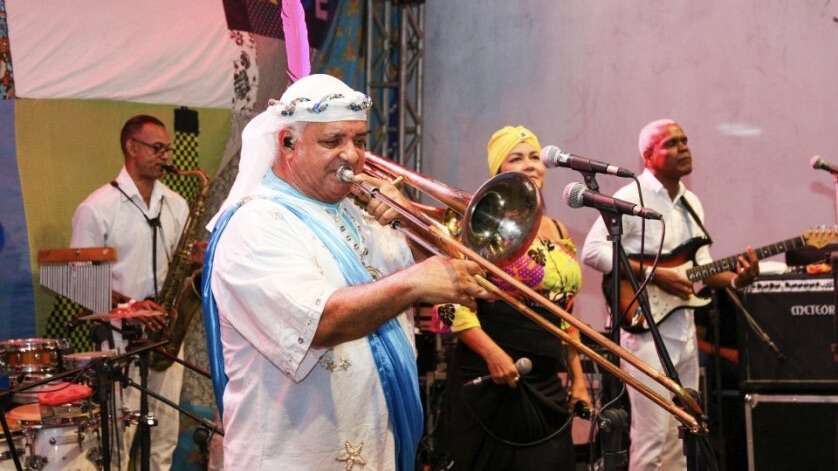 Gerônimo emociona público em retorno memorável à escadaria do passo em Salvador