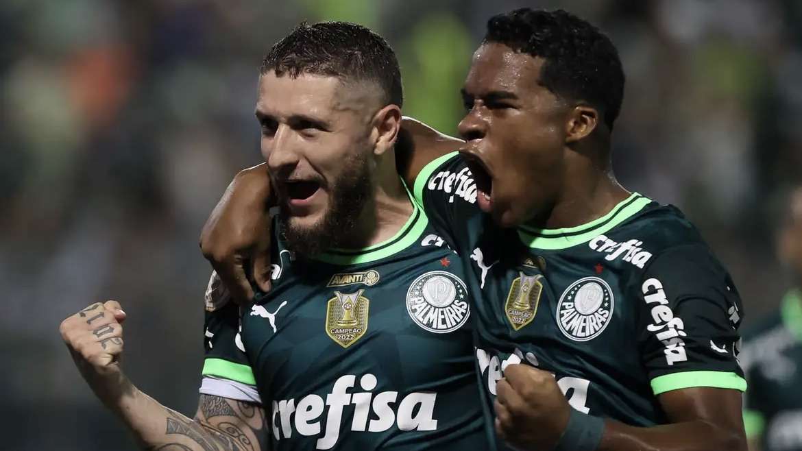 Palmeiras atropela internacional e assume o topo; Flamengo empata em clássico emocionante