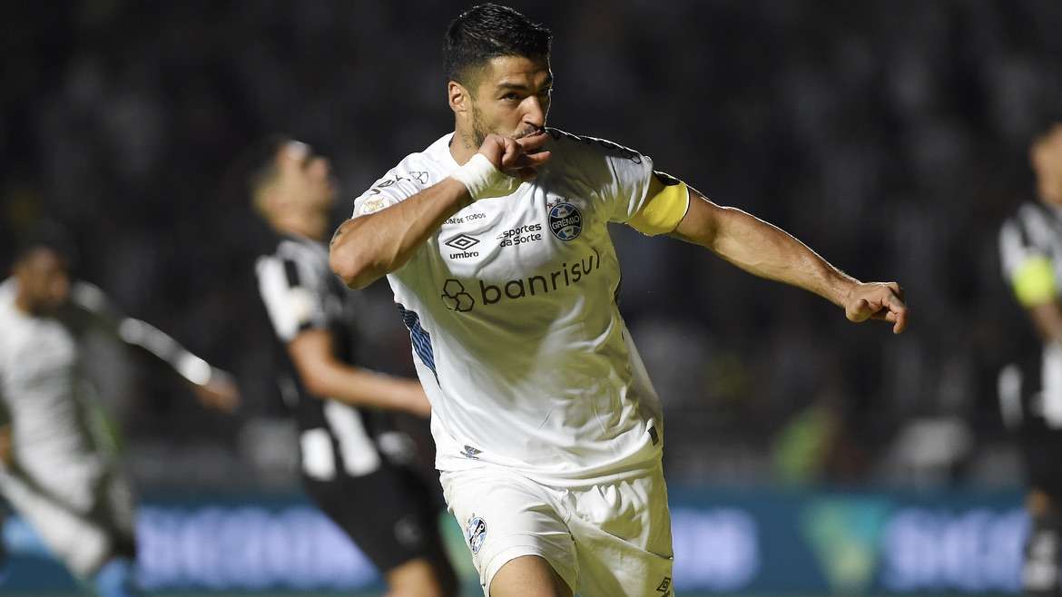 Em noite de brilho de Suárez, Grêmio vira o jogo e supera Botafogo por 4 a 3