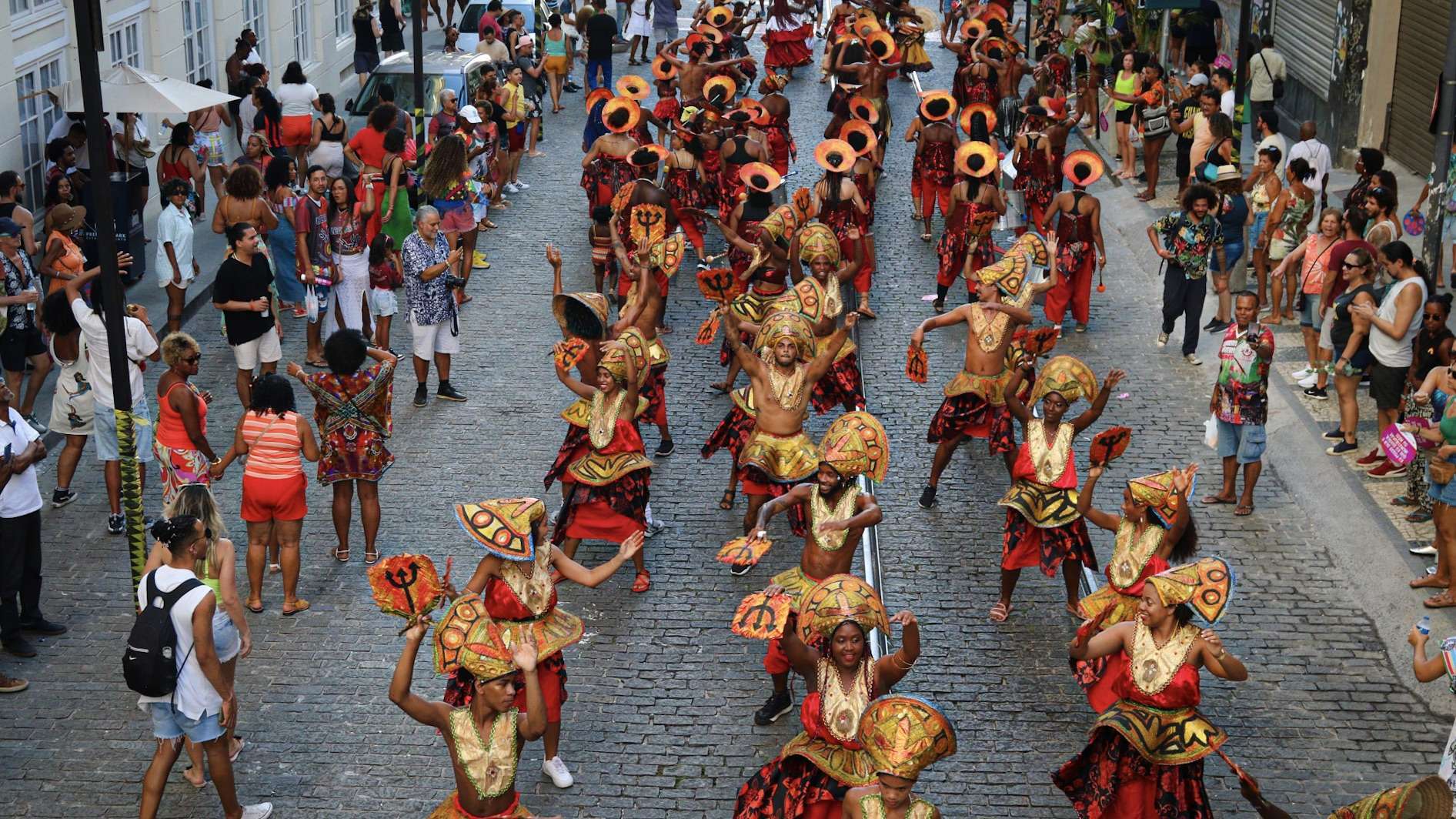 Encontros históricos marcam o desfile Salvador Capital Afro, celebrando a ancestralidade negra na praça Castro Alves