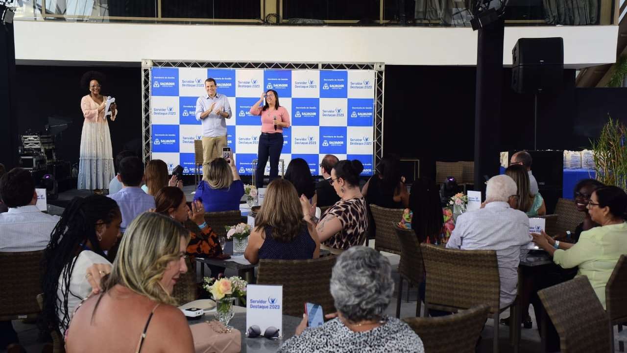 Prefeitura de Salvador homenageia servidores destaque em 2023 durante evento no comércio