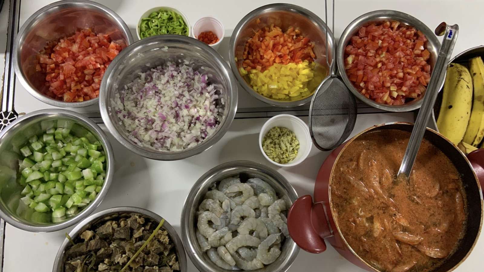 Mesa ao vivo Bahia agita o mercado do Rio Vermelho com gastronomia e cultura.
