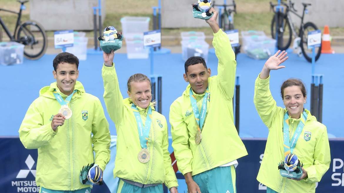 Brasil conquista bicampeonato no revezamento misto de triatlo no Pan de Santiago