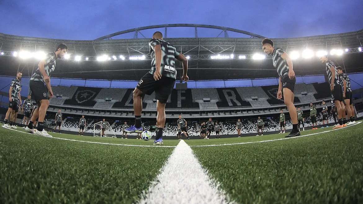 Debate Global: Temperatura elevada em campos sintéticos coloca gramados em foco no futebol