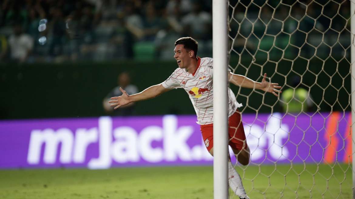 Bragantino vence Goiás e assume a terceira posição no Campeonato Brasileiro.