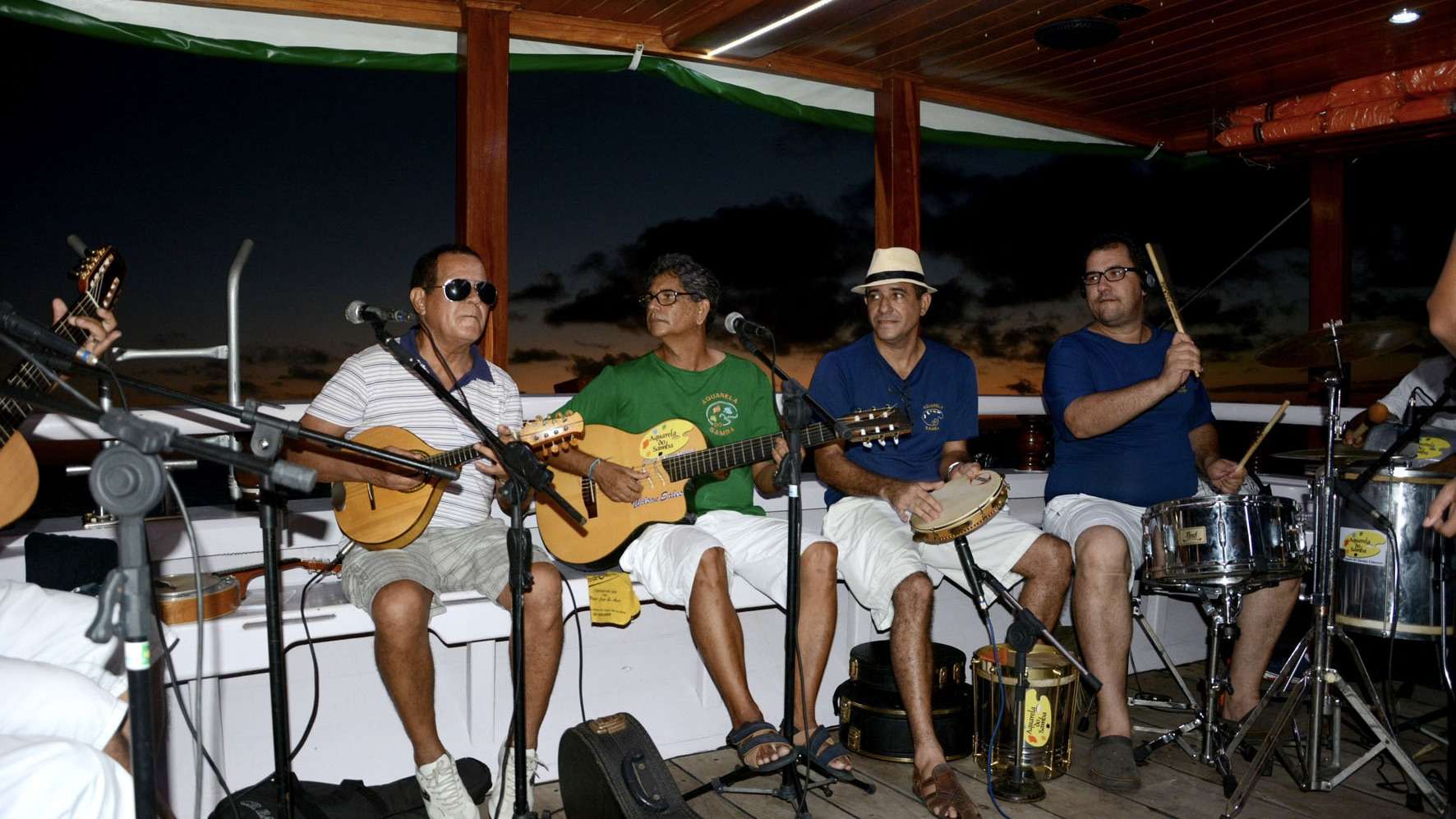 Aquarela no Mar – Barco do Samba” leva música e pôr do sol à Baía de Todos os Santos