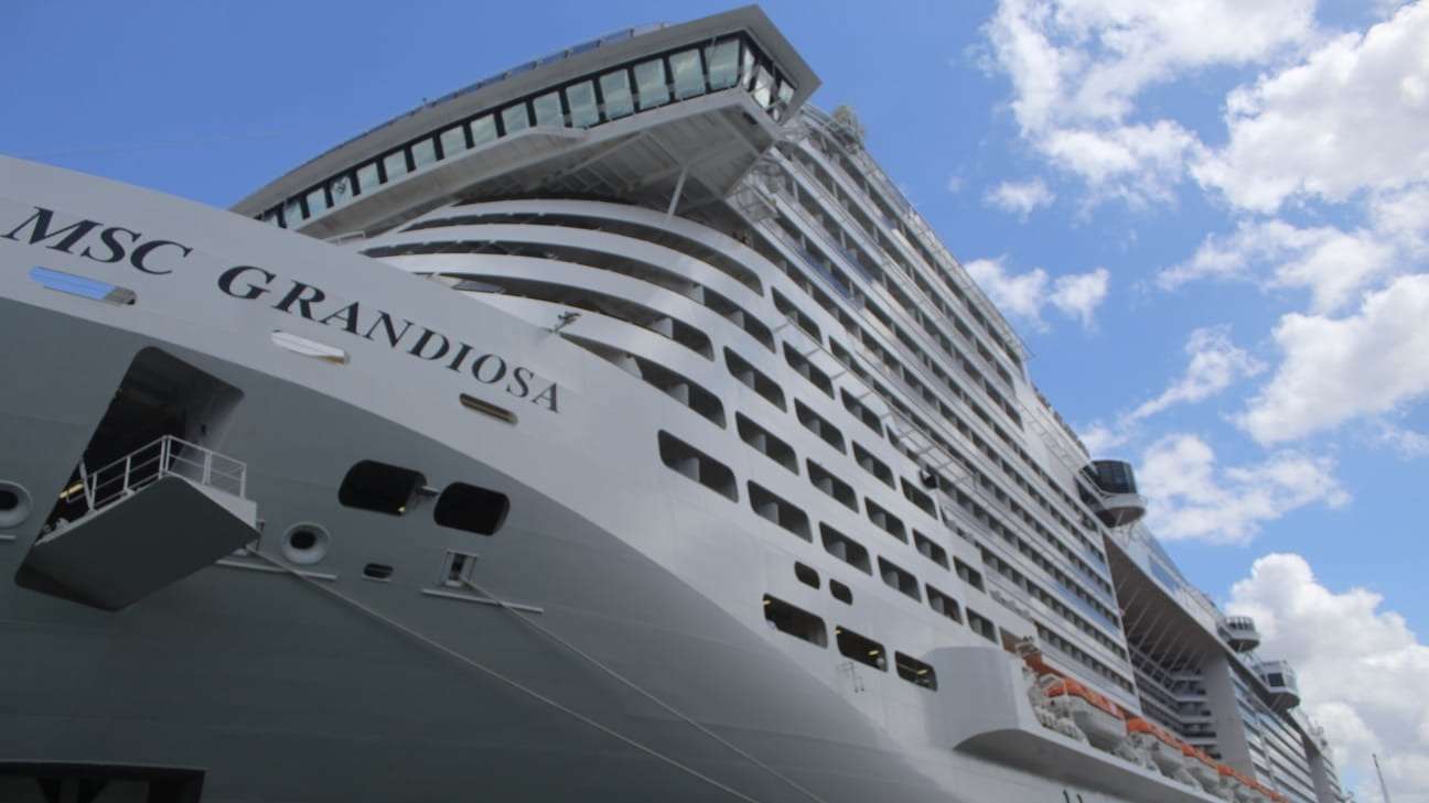 MSC Grandiosa: O maior cruzeiro a navegar na Baía de Todos os Santos atraca em Salvador