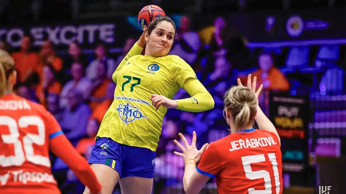 Brasil vence República Tcheca no Mundial de handebol feminino, mas fica fora das quartas