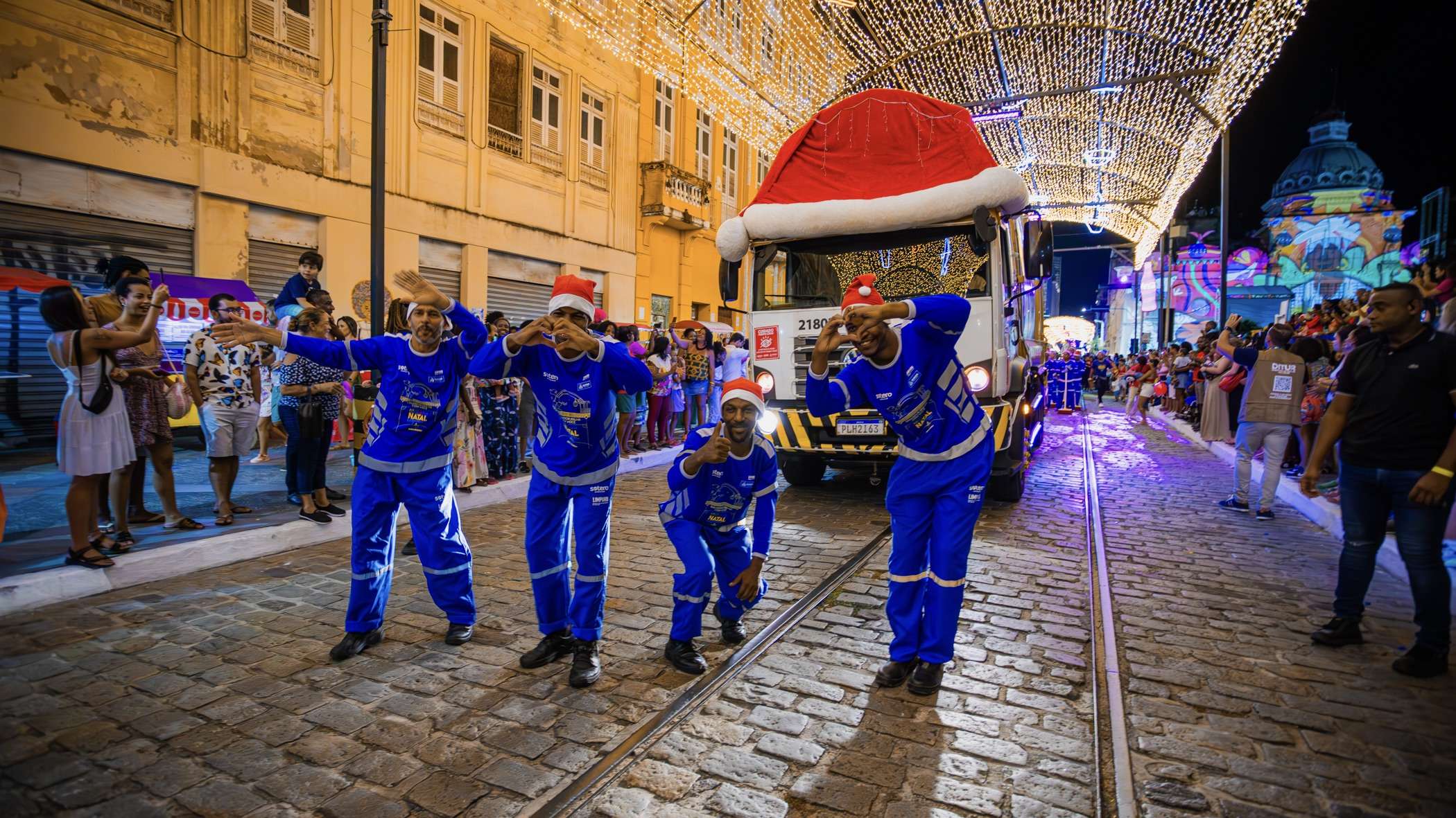 Carreata temática inaugura Natal sustentável em Salvador, promovido pela Limpurb
