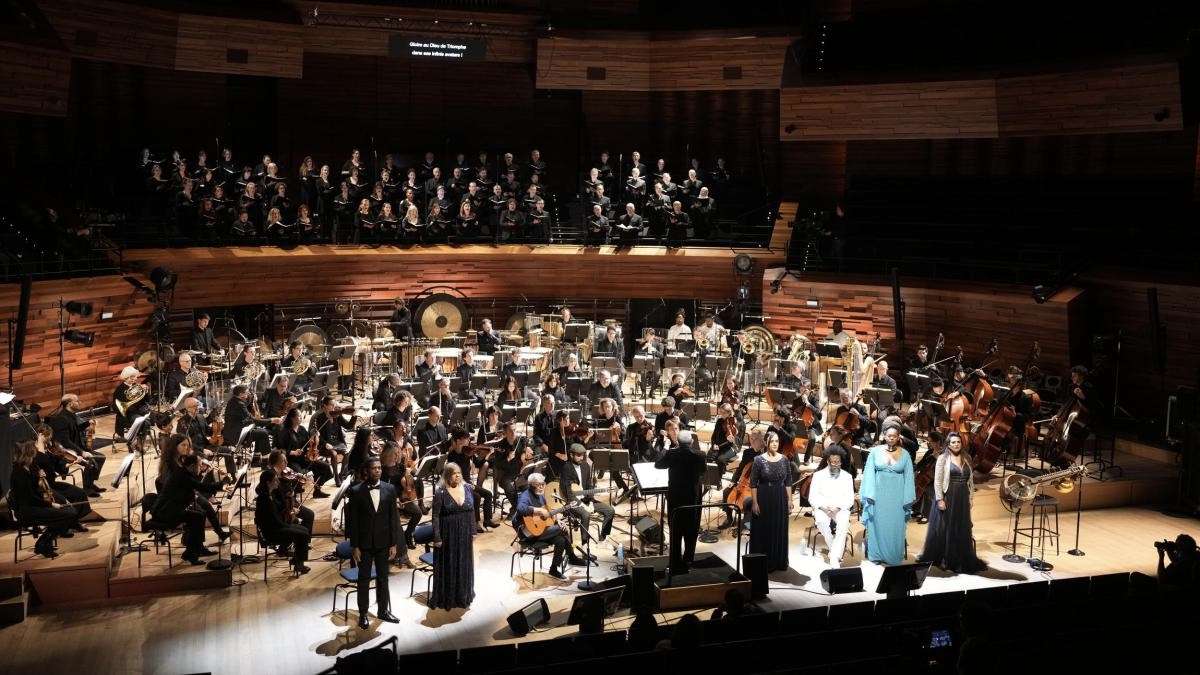 Tenor Carlos Eduardo encerra 2023 com recital de música sacra no museu de arte da Bahia