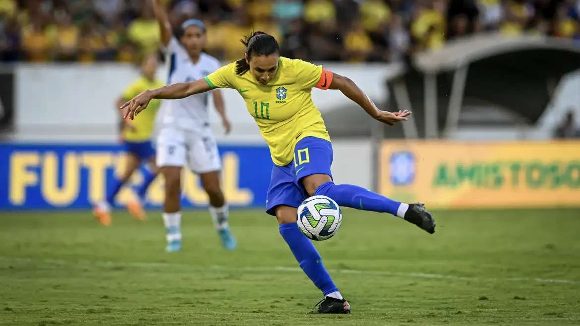 Marta brilha e Brasil encerra 2023 com goleada de 4 a 0 sobre a nicarágua na fonte luminosa