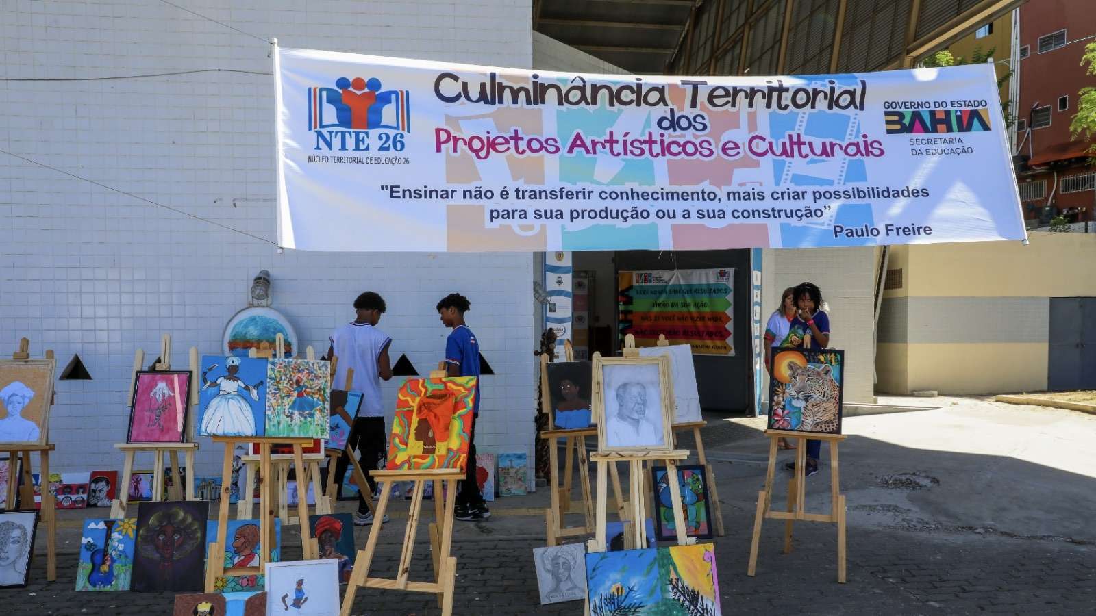 Estudantes de Salvador transformam Cajazeiras em palco de arte e cultura em encontro de projetos estruturantes