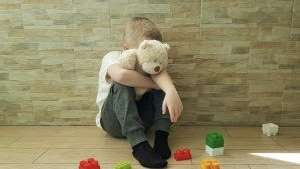 Desamparo em fim de ano: Mães lutam contra a falta de tratamento para crianças autistas devido à inadimplência dos planos de saúde