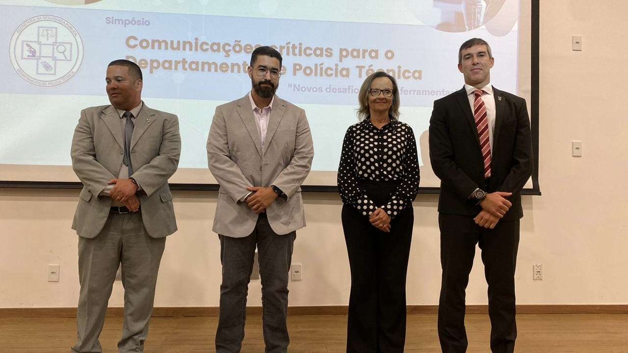Stelecom destaca inovações em comunicações críticas durante simpósio para o departamento de polícia técnica da Bahia.