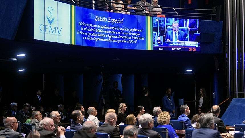 Senado celebra 90 anos de regulamentação da medicina veterinária e elege primeira mulher para presidir CFMV