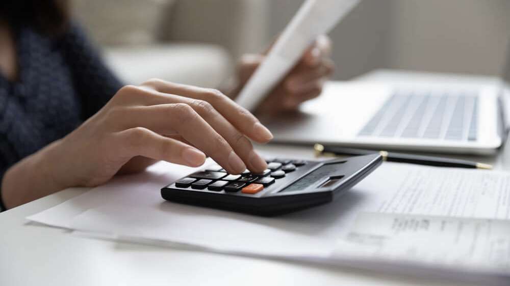 Especialista Orienta: Como organizar as finanças para um ano mais saudável em 2024.