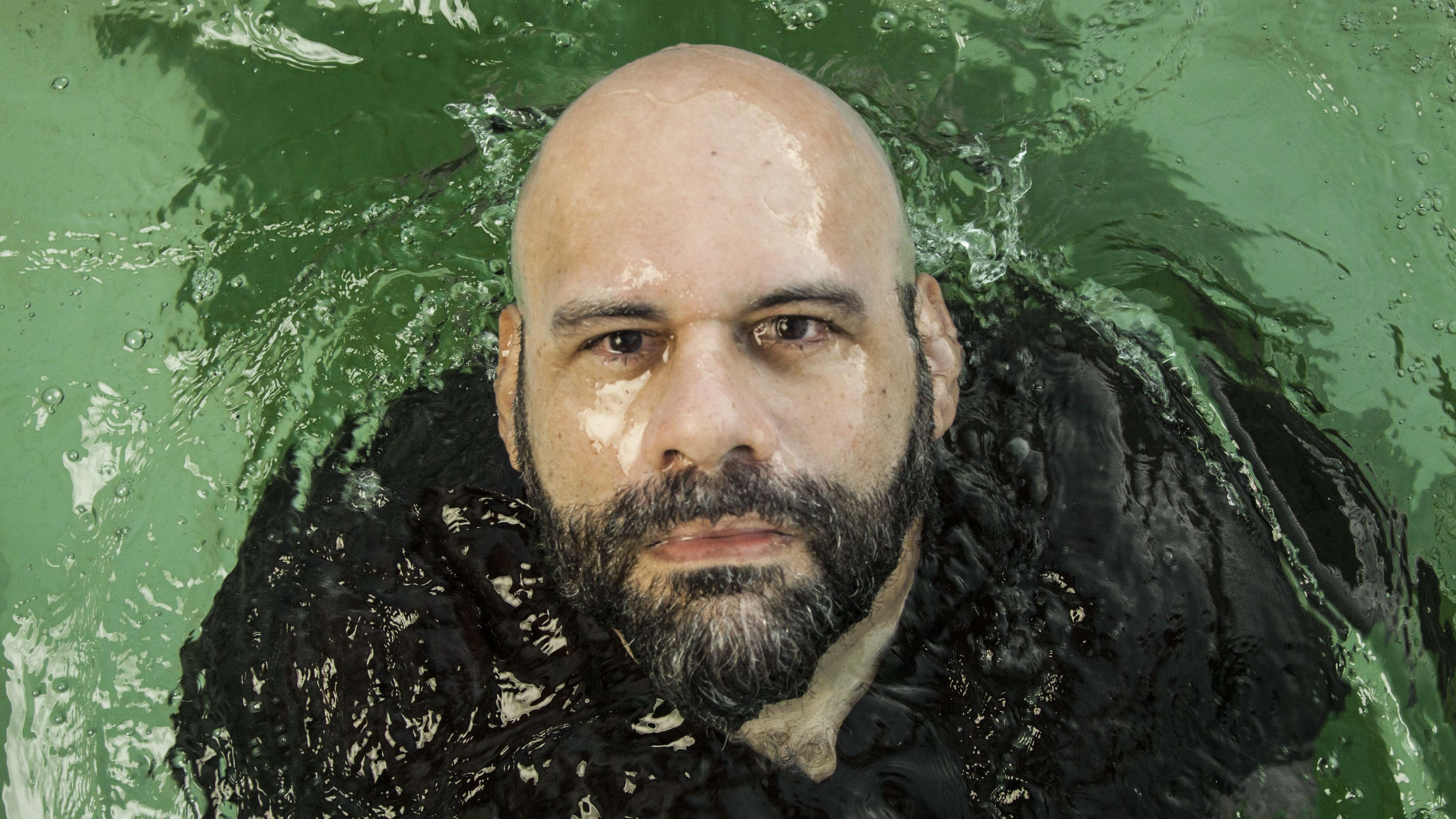 Luisão Pereira encerra 2023 com álbum intenso pelo Selo Educadora Independente