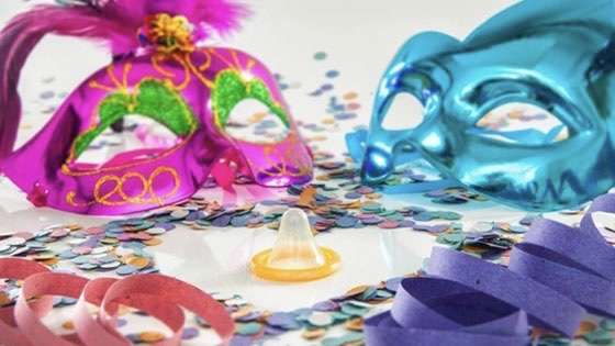 Alerta de saúde: Verão e carnaval aumentam riscos de ISTs, associadas a problemas graves de saúde