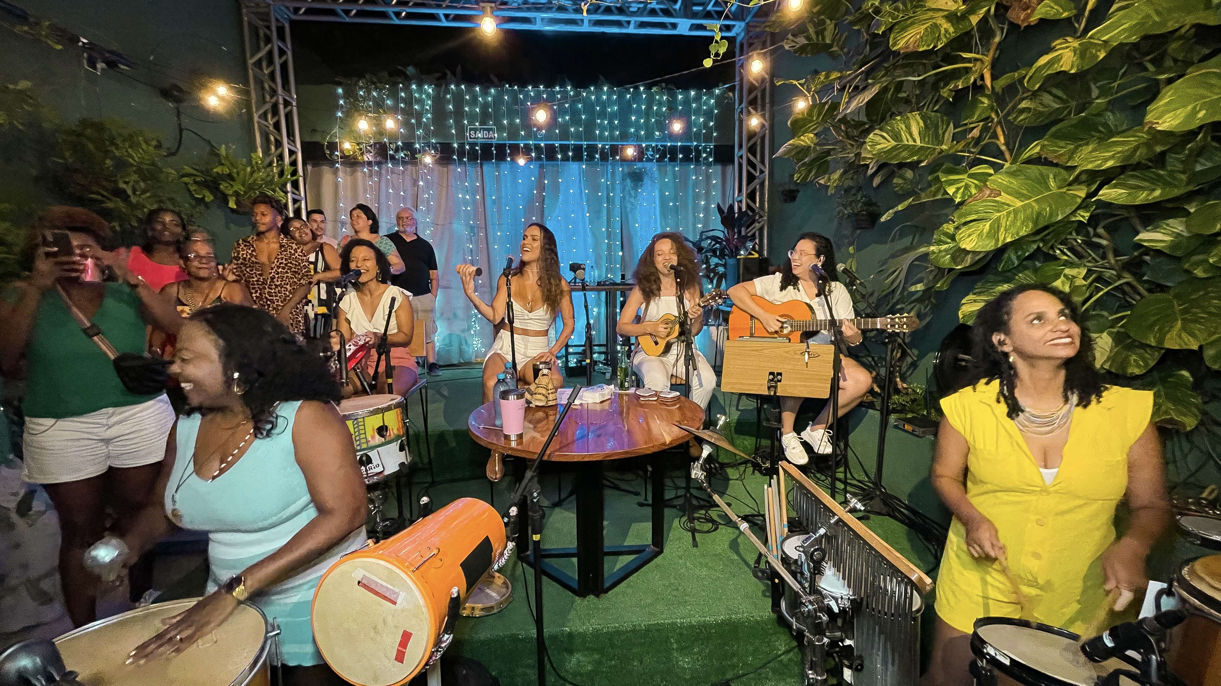 Lá Vem Elas! Ju Moraes e Sambaiana anunciam show imperdível com participações especiais no MAM