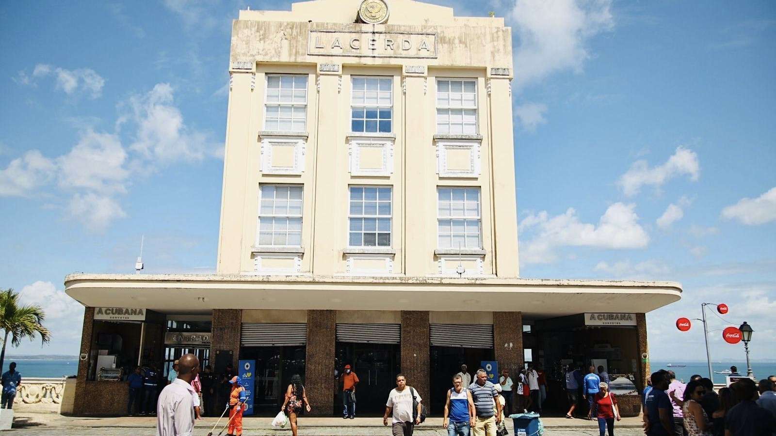 Elevador Lacerda opera gratuitamente para facilitar o embarque de passageiros em Salvador