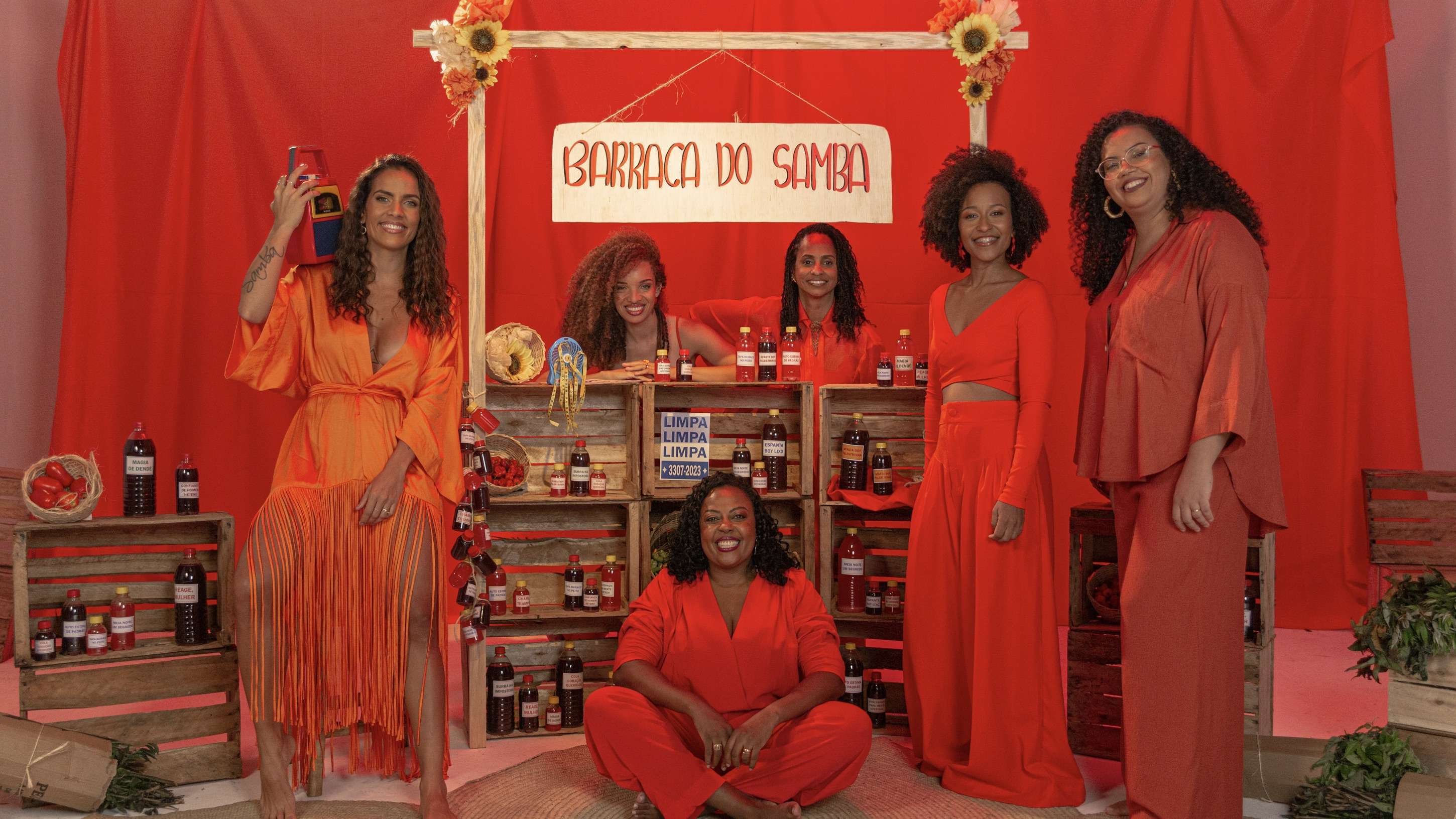 Ju Moraes e Sambaiana elevam a festa no expresso 2222 com grandes nomes da música Baiana