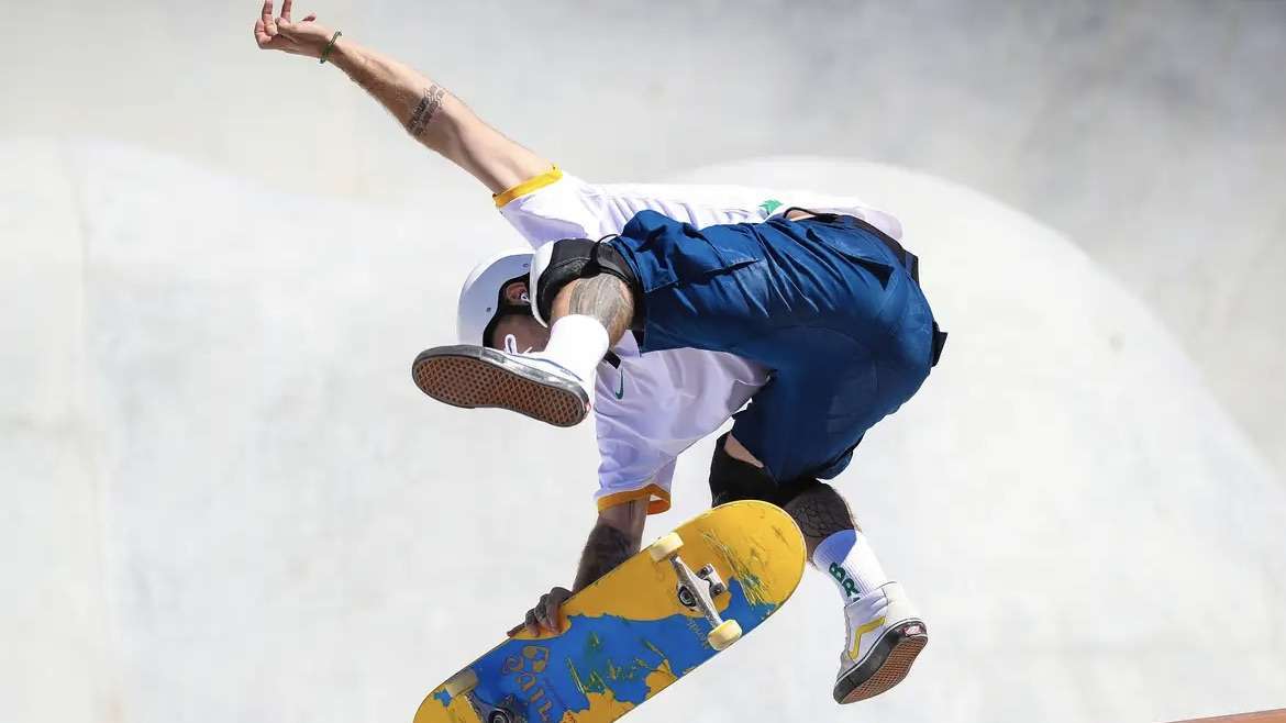 Atletas defendem confederação brasileira de skate após desfiliação pela world skate.