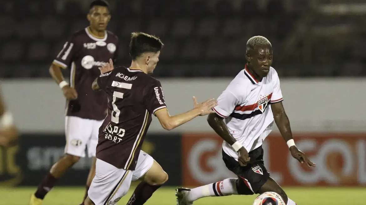 São Paulo conquista vitória crucial sobre a ferroviária, mantendo aspirações ao penta na Copa São Paulo de Futebol Júnior