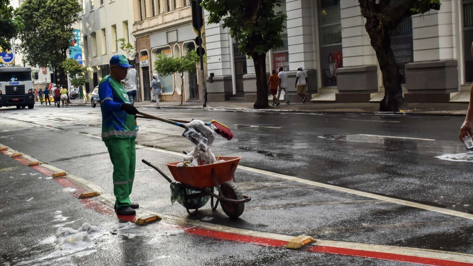 Limpurb realiza operação de limpeza e recolhe mais de 100 toneladas de resíduos na Lavagem do Bonfim