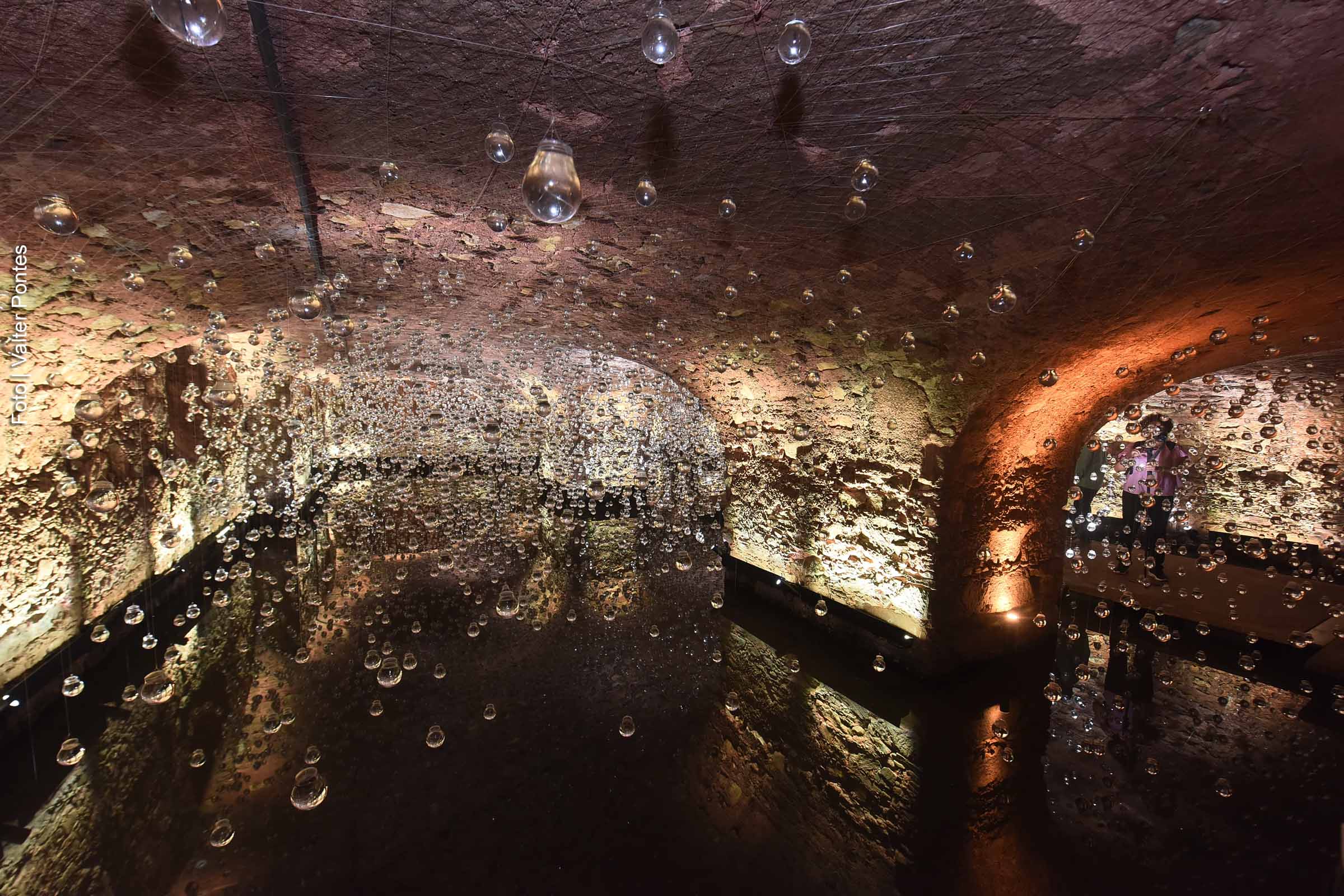 Prefeitura de Salvador revitaliza subsolo do Mercado Modelo, inaugurando a Galeria Mercado com obras de artistas soteropolitanos e a exposição "Lágrimas" de Vinicius S.A.