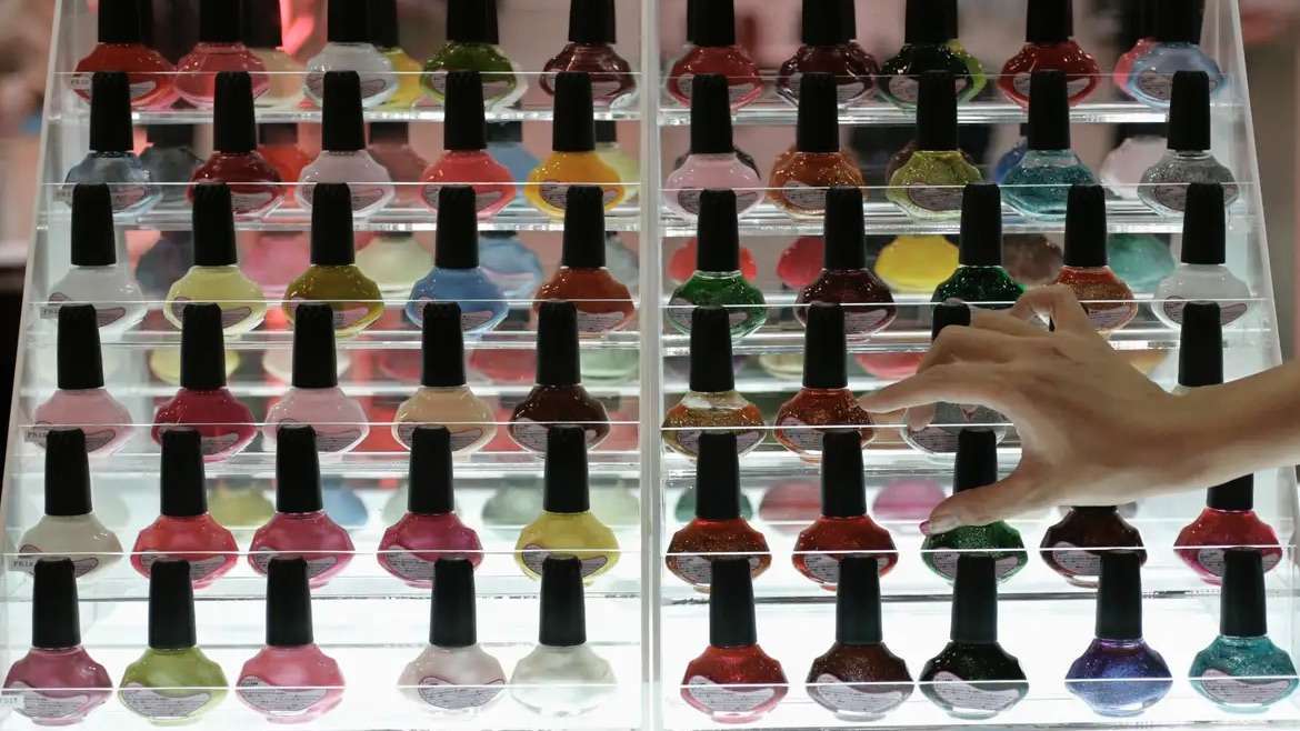Impactos ambientais do glitter no carnaval um estudo sobre a contaminação de rios e oceanos.