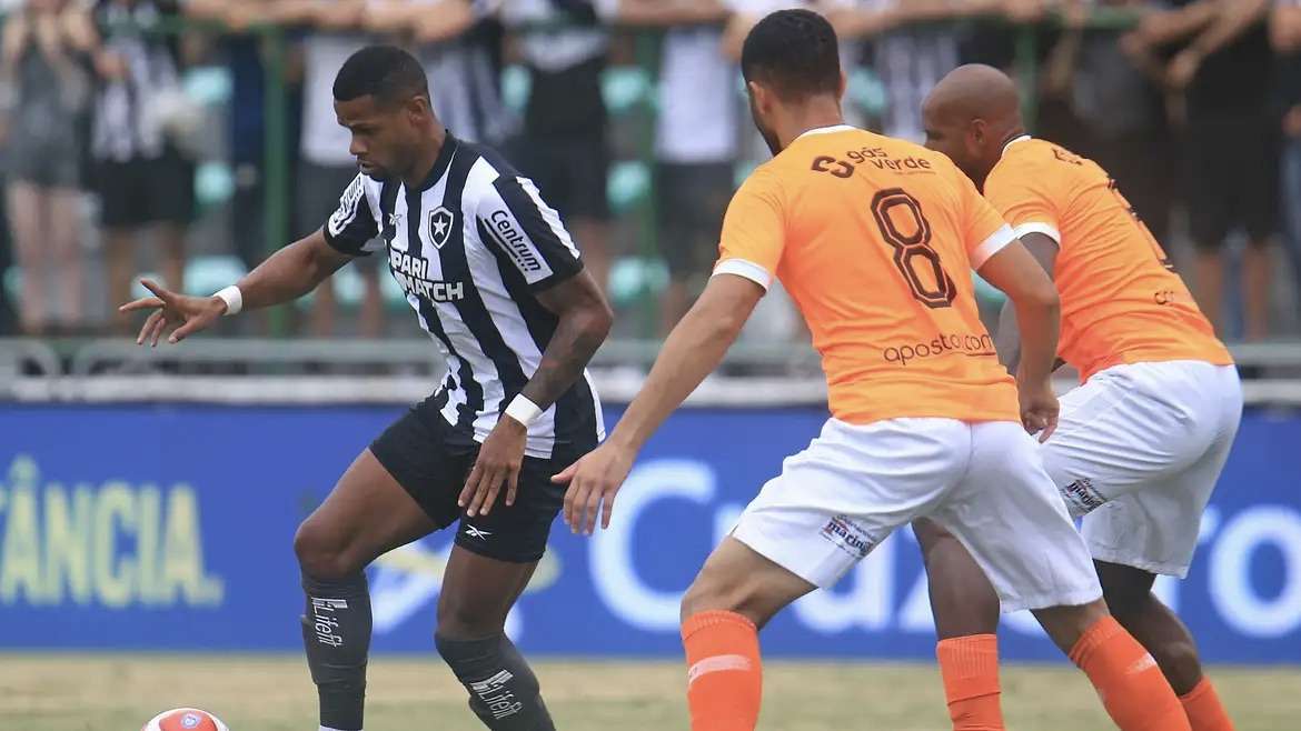 Botafogo tropeça após abrir vantagem, cedendo empate ao Nova Iguaçu no Carioca