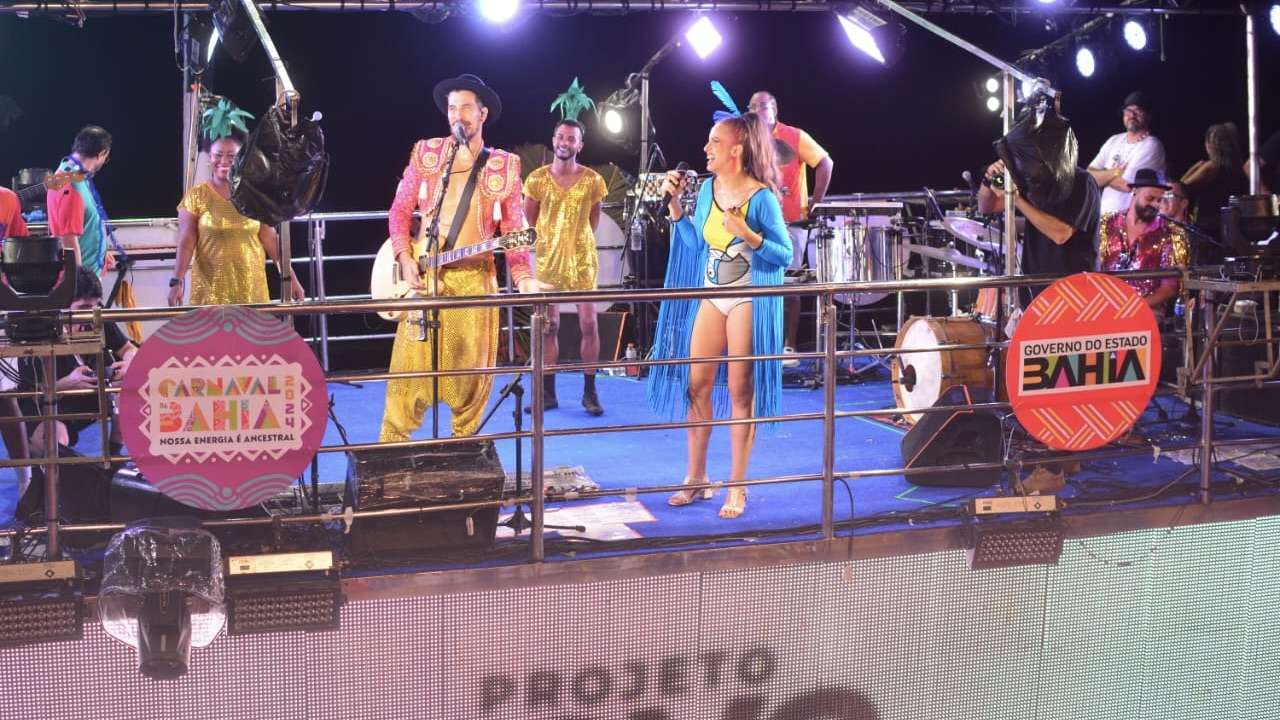 Carnaval de Salvador 2024 retorno triunfante da Banda Mel e Carlinhos Brown agitam as ruas.