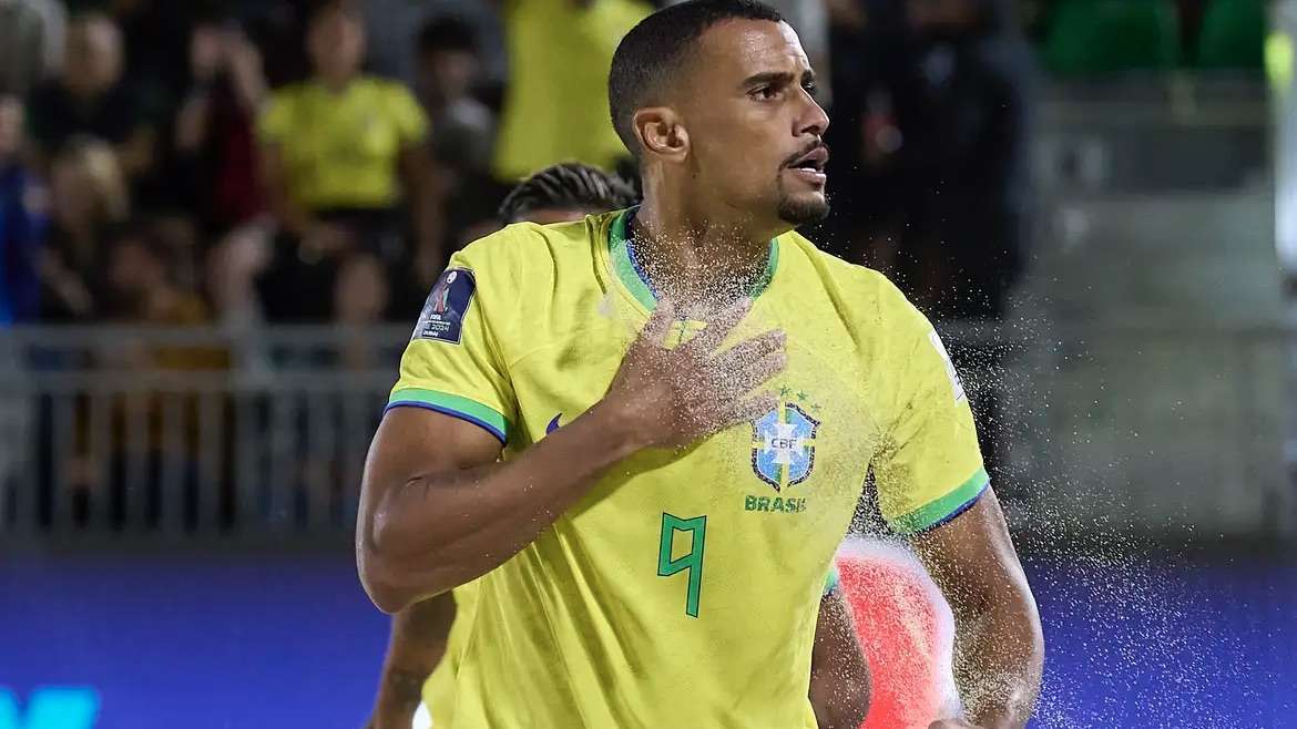 Seleção brasileira de Beach Soccer supera Portugal e avança no mundial em Dubai