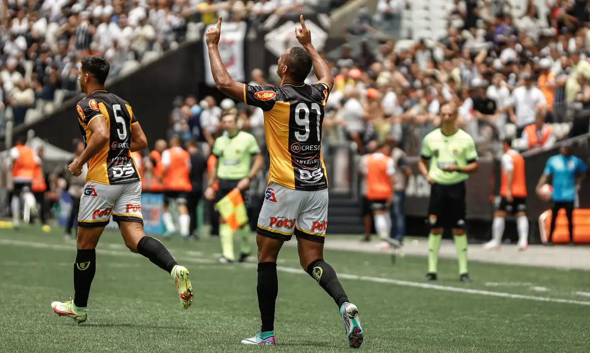 Corinthians cai para o novorizontino e se aproxima perigosamente da zona de rebaixamento no Paulistão