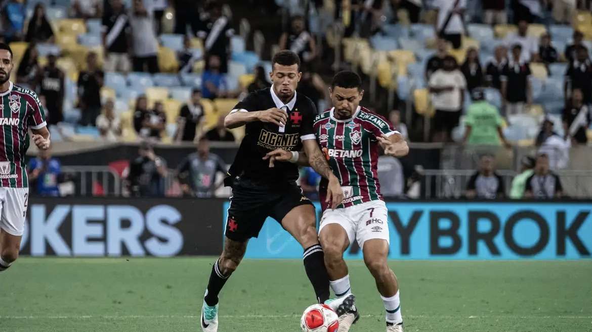Empate sem gols entre Fluminense e Vasco em partida marcada por arbitragem controversa