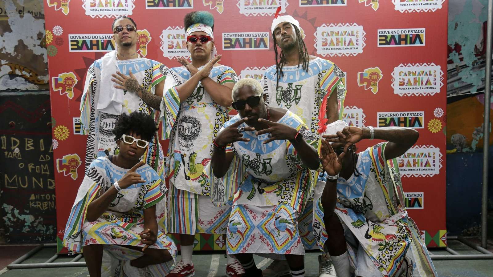 ÀTTØØXXÁ encanta o Carnaval do Pelourinho com sua mistura musical