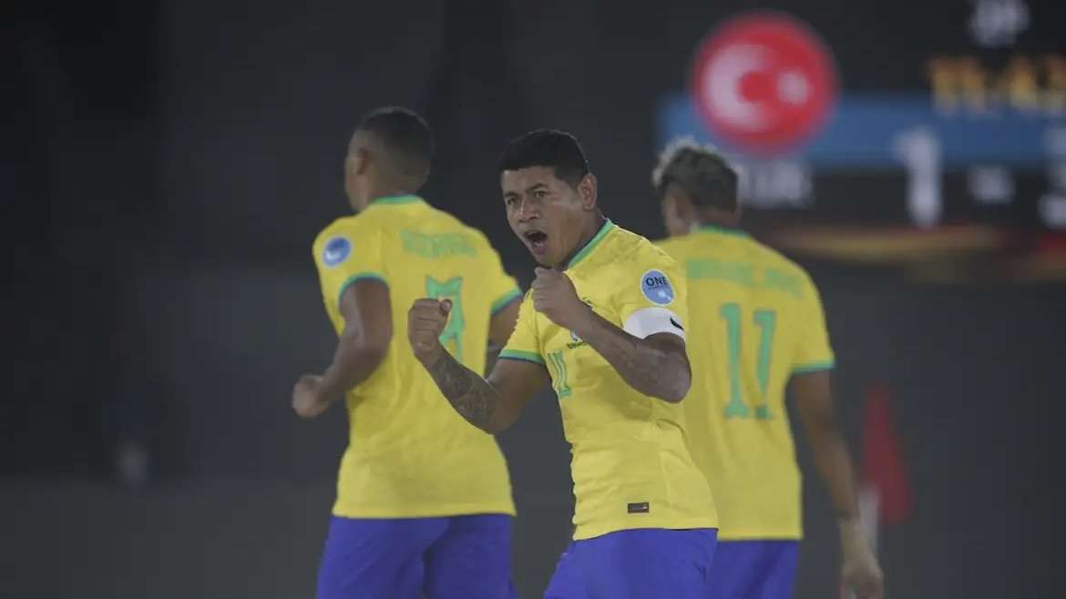 Brasil inaugura participação na Copa do Mundo de Beach Soccer com triunfo sobre Omã