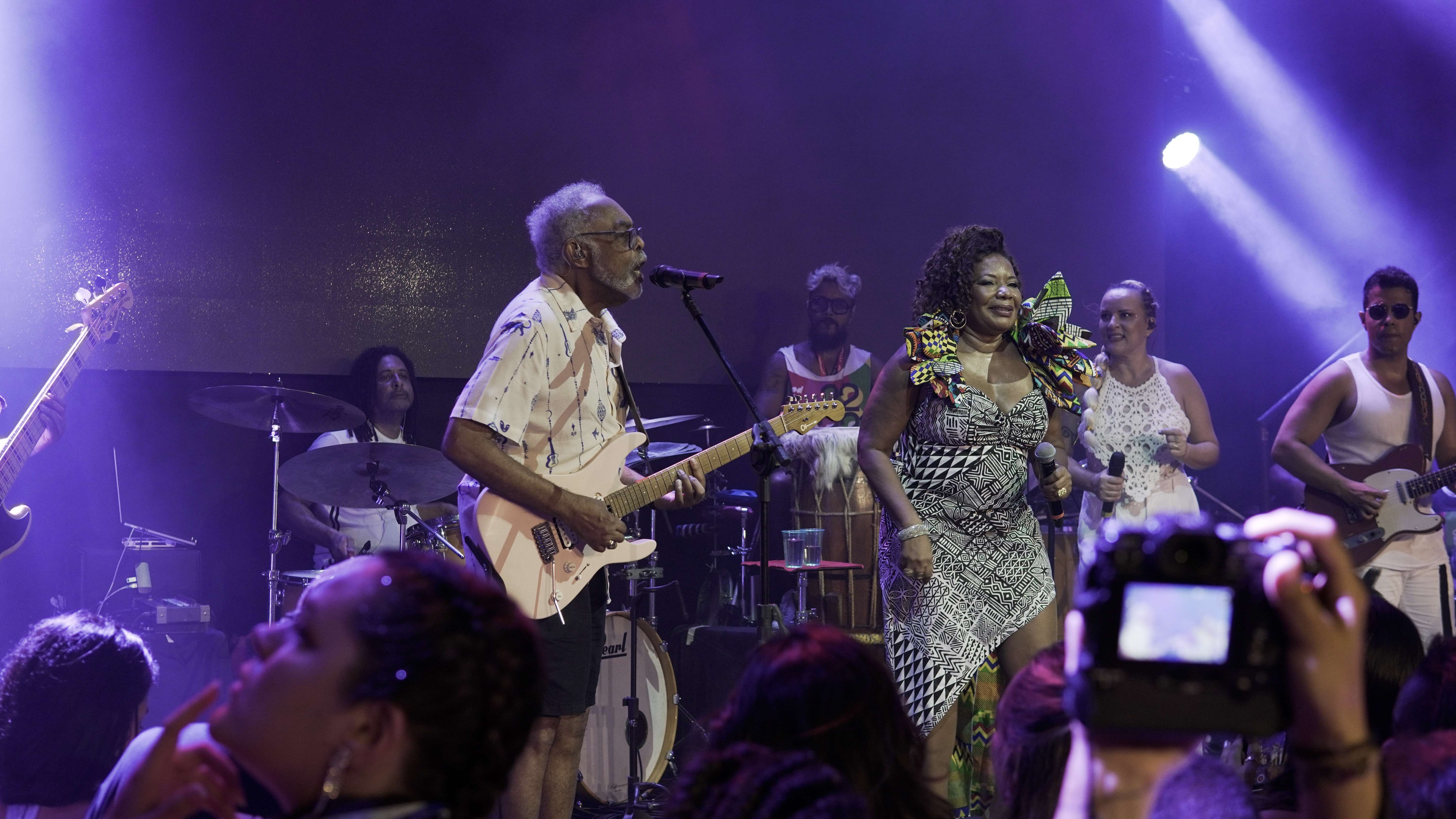 Carnaval de Salvador 2024: Encontro épico entre Gilberto Gil, Margareth Menezes e Chico César promete marcar história.