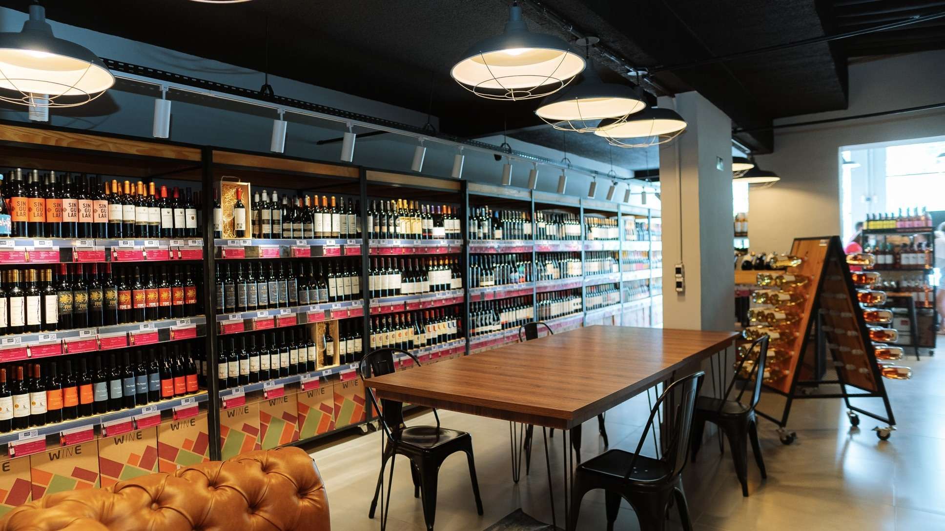 Wine inaugura sua primeira loja física em Salvador, oferecendo experiência completa para os amantes de vinho