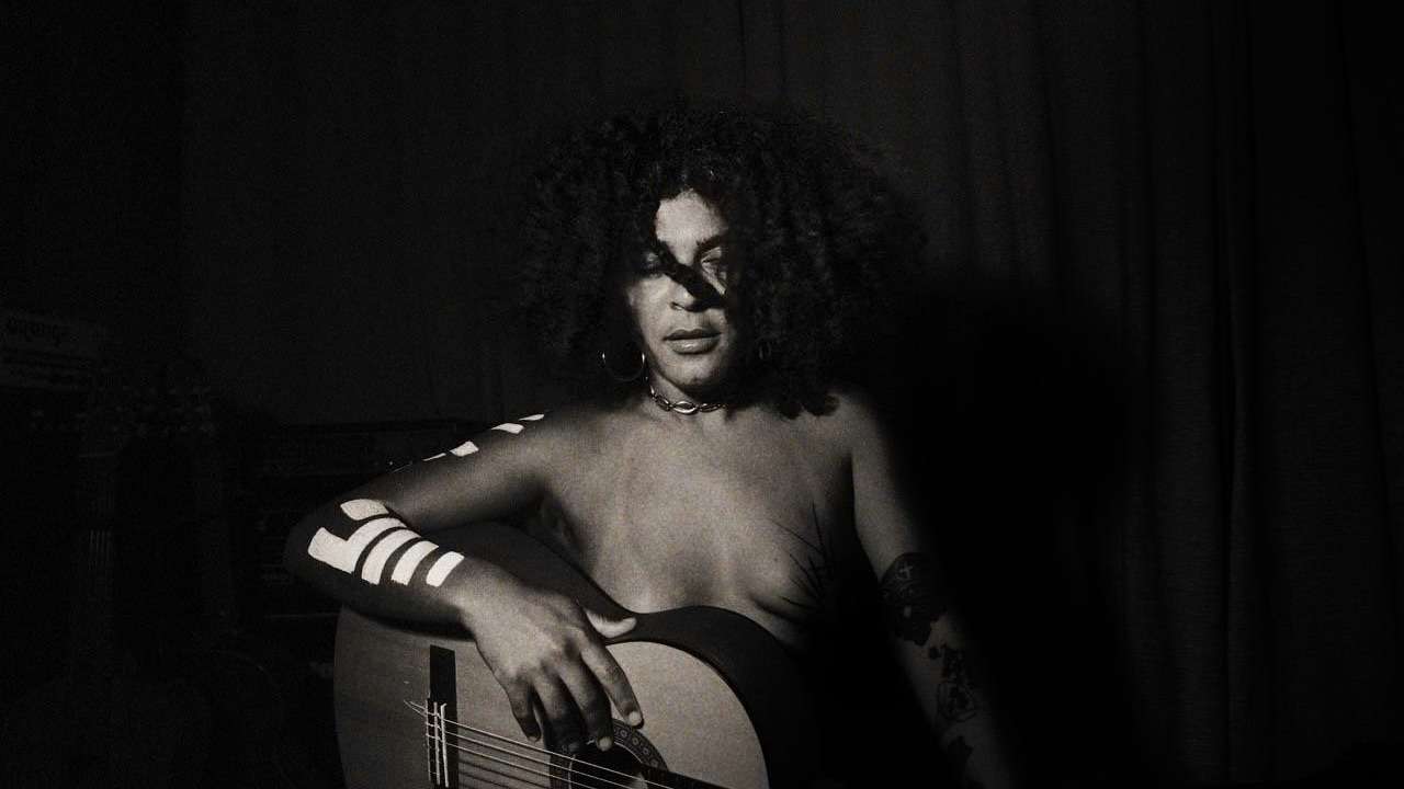 Josyara encanta com show do EP “Mandinga Multiplicação  e Josyara canta Timbalada” na Casa da Mãe