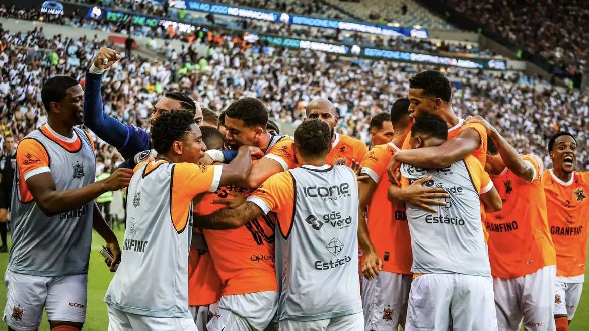 Nova Iguaçu faz história ao derrotar Vasco e chegar à final do Campeonato Carioca pela primeira vez.