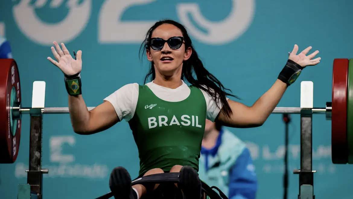 Brasileira Lara Lima conquista medalha de prata na copa do mundo de halterofilismo paralímpico em Dubai”