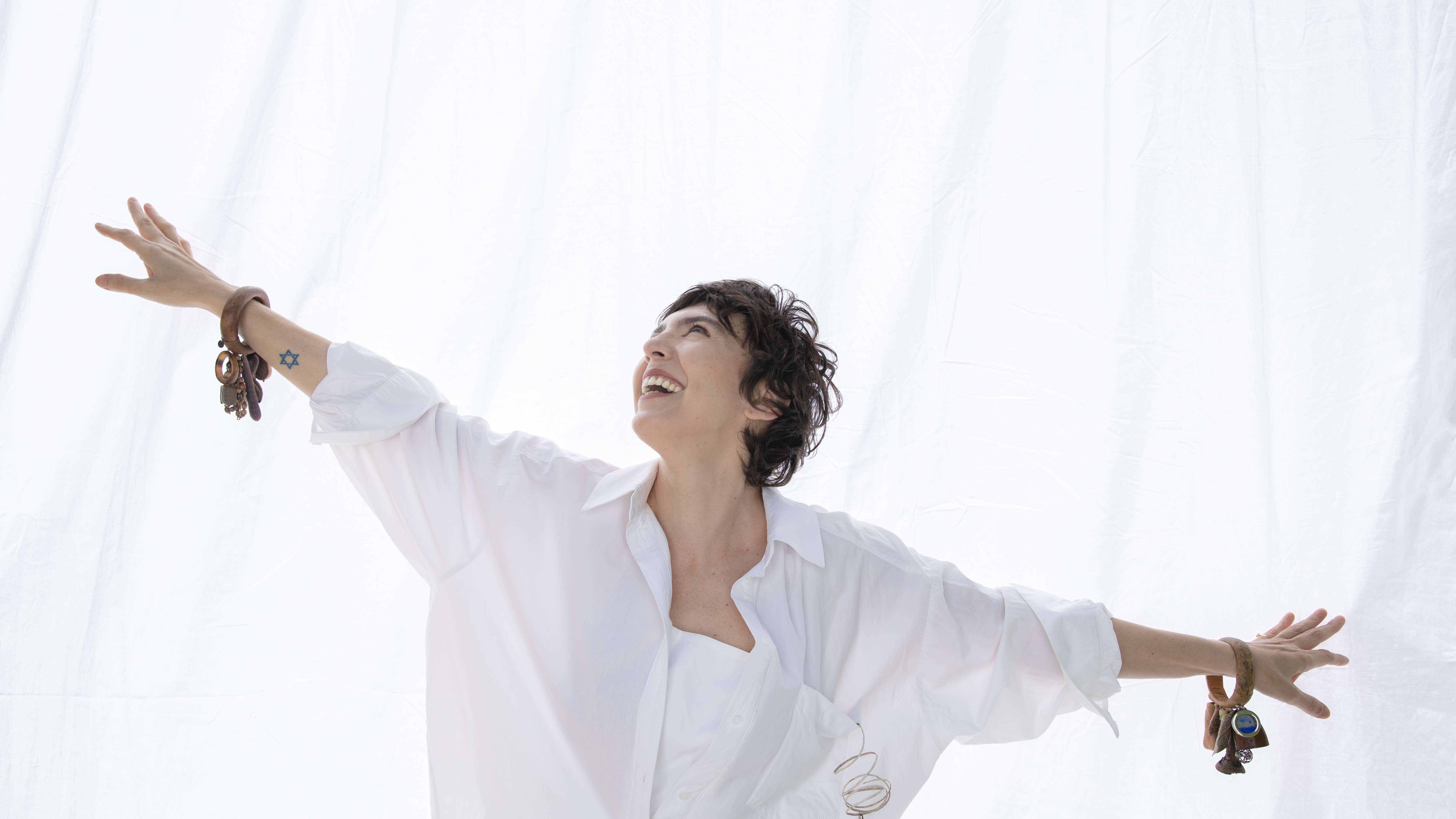 Adriana Calcanhotto leva a turnê “Errante” para Salvador com show na Pupileira