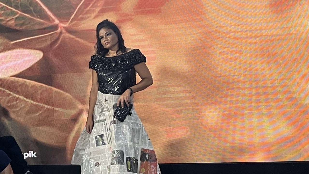 Desfile de formatura do Ponto da Moda destaca criações de economia circular no Uruguai, em Salvador